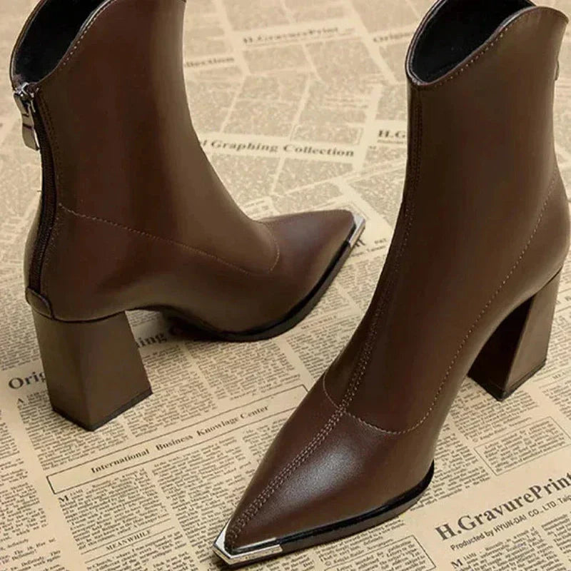 WW | Women's Stylish Chelsea Boots with Chrome Toe
