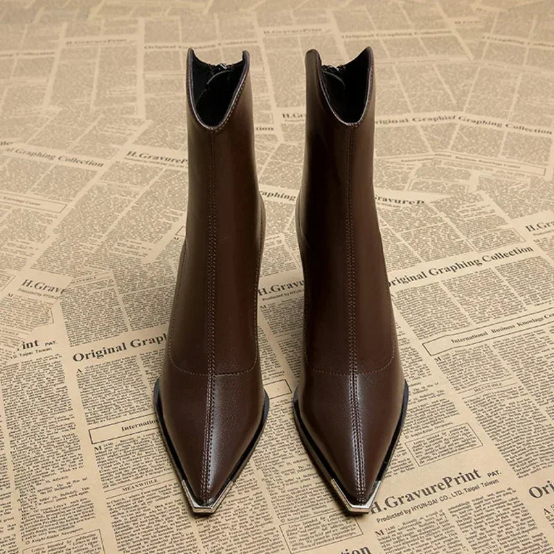 WW | Women's Stylish Chelsea Boots with Chrome Toe
