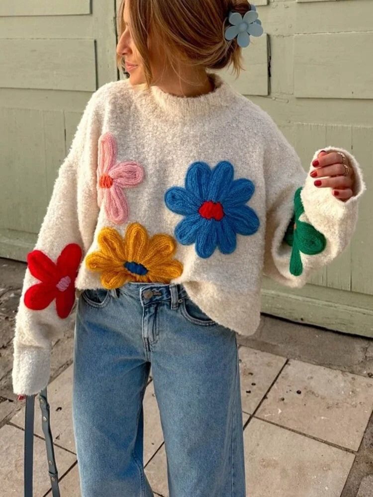 WW | Chic floral knit sweater for an elegant style