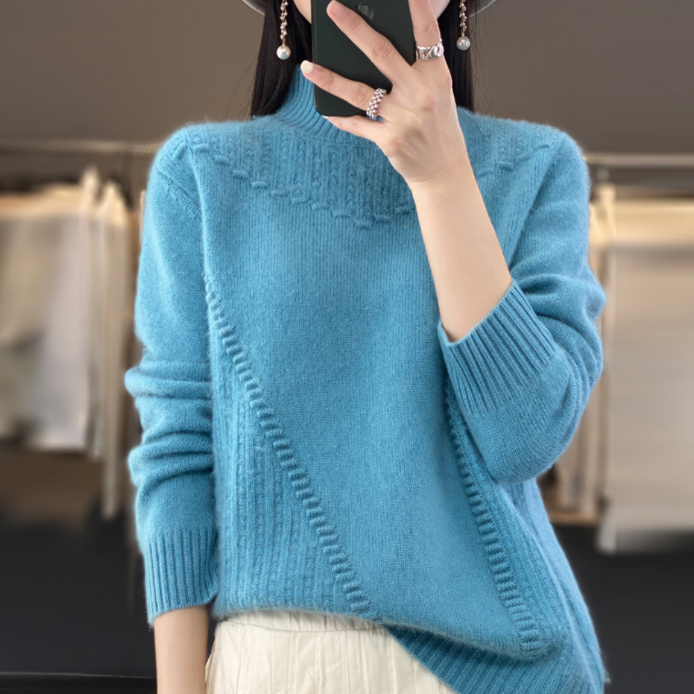 WW | Soft knitted sweater with diagonal seam detailing