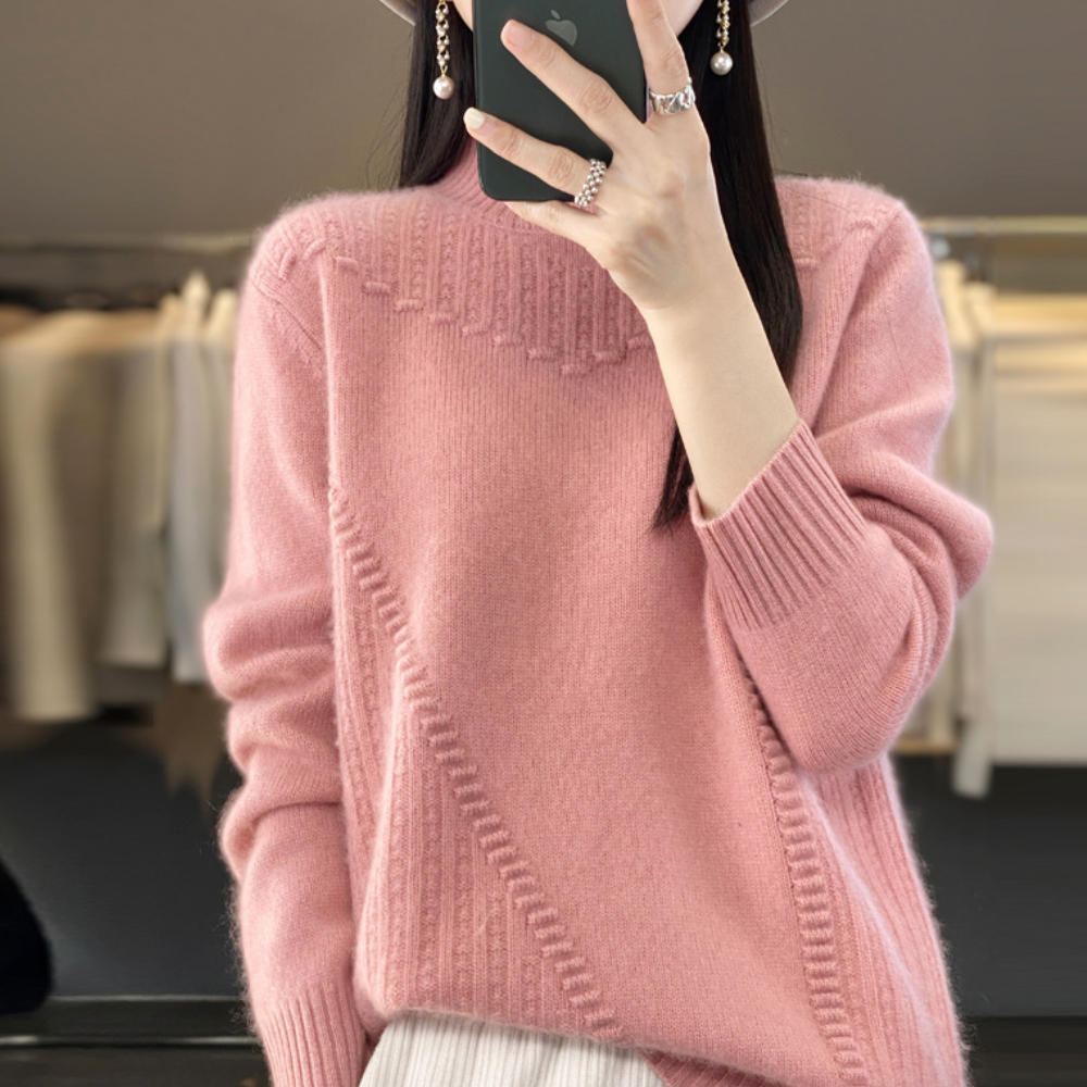 WW | Soft knitted sweater with diagonal seam detailing