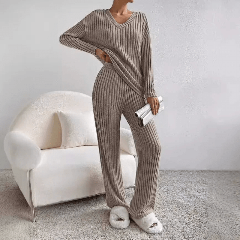 WW | Cozy Knitted V-Neck Set For Stylish Comfort