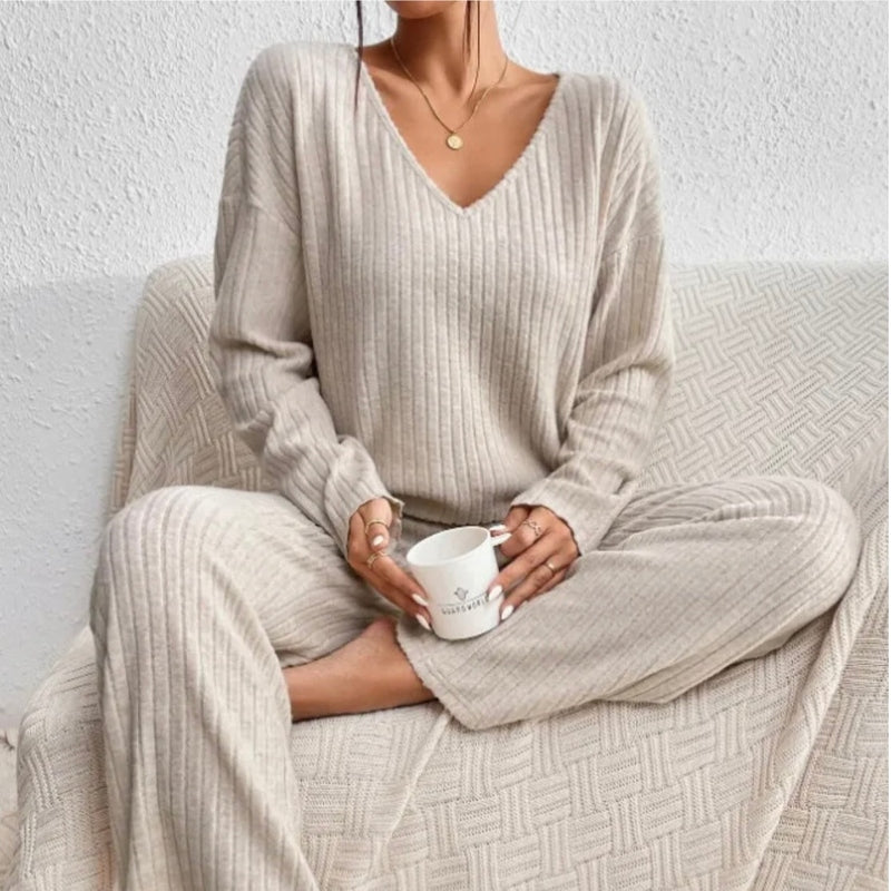 WW | Cozy Knitted V-Neck Set For Stylish Comfort