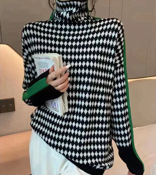 WW | Elegant Sweater With Black And White Checked Pattern