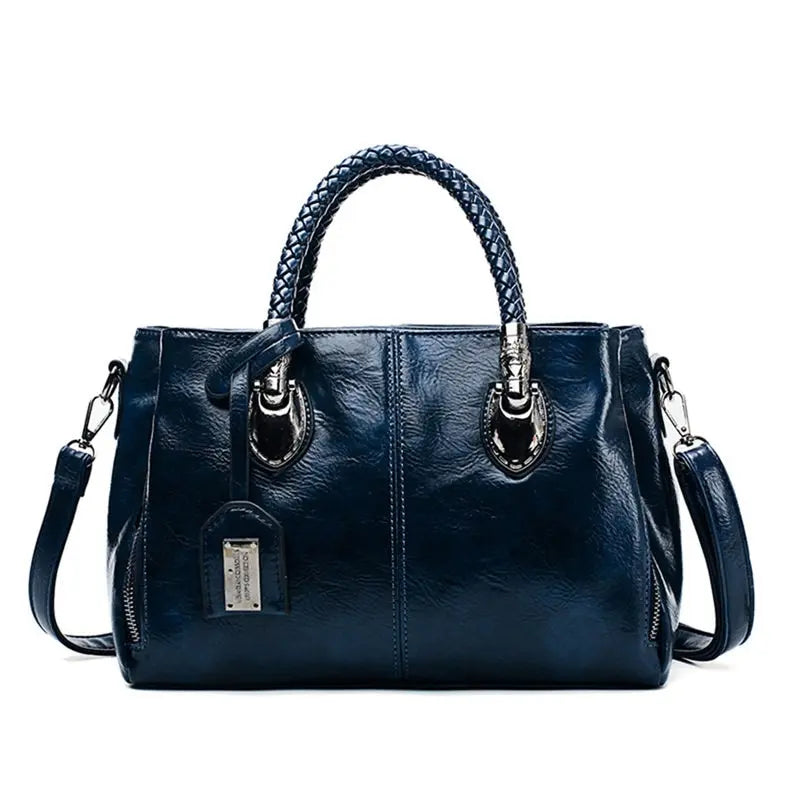 WW | Elegant leather bag with charm