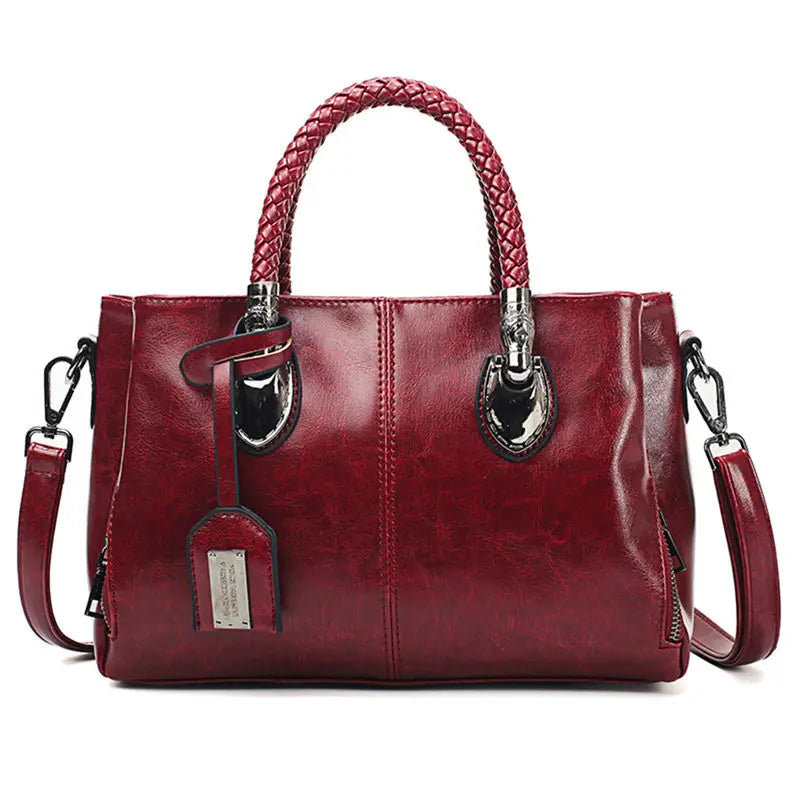 WW | Elegant leather bag with charm