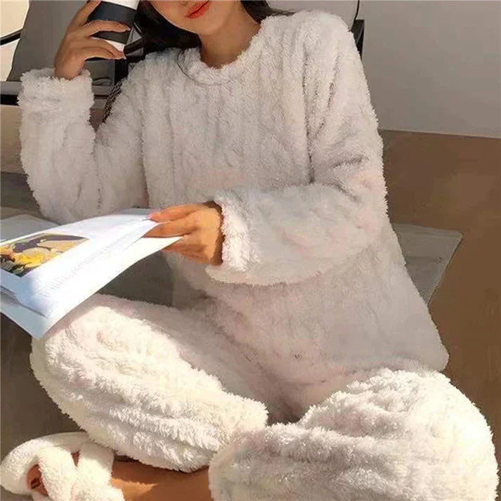 WW | Fleece Pajama Set - Stylish Warmth for Cool Nights