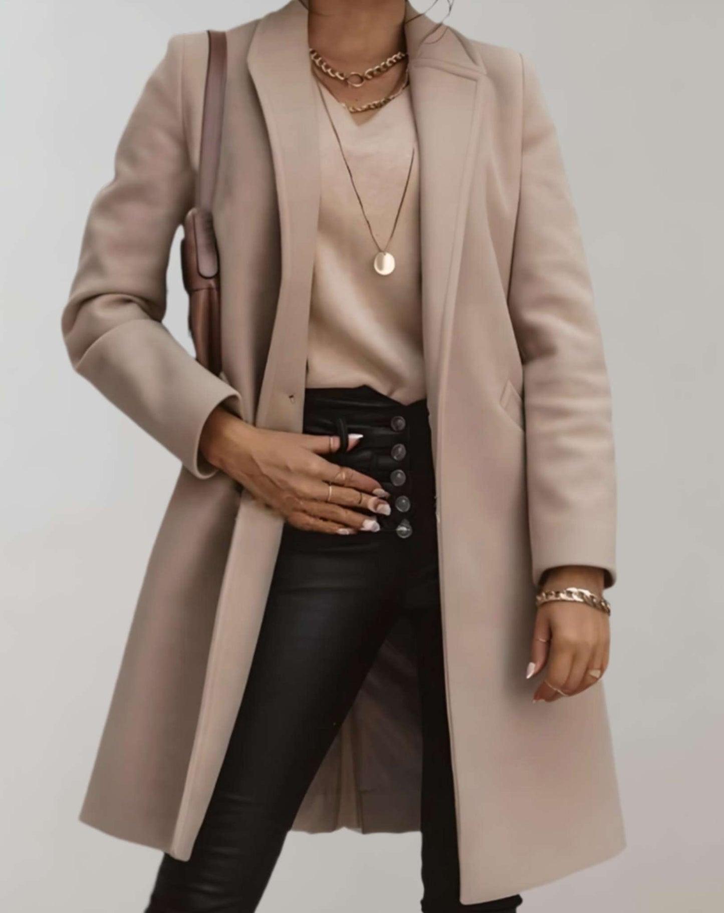 WW | Elegant trench coat with simple button fastening and pockets