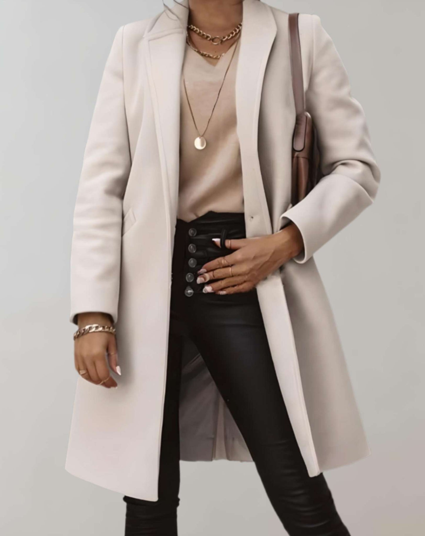 WW | Elegant trench coat with simple button fastening and pockets