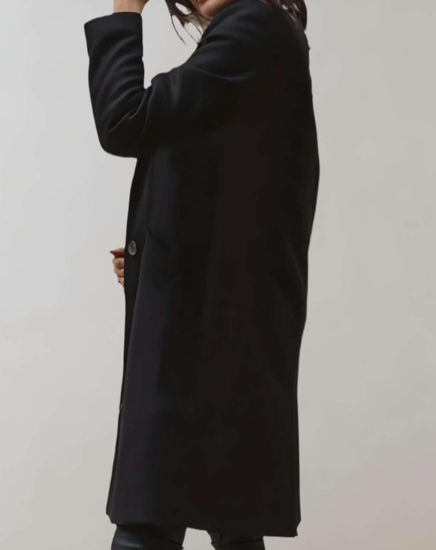 WW | Elegant trench coat with simple button fastening and pockets