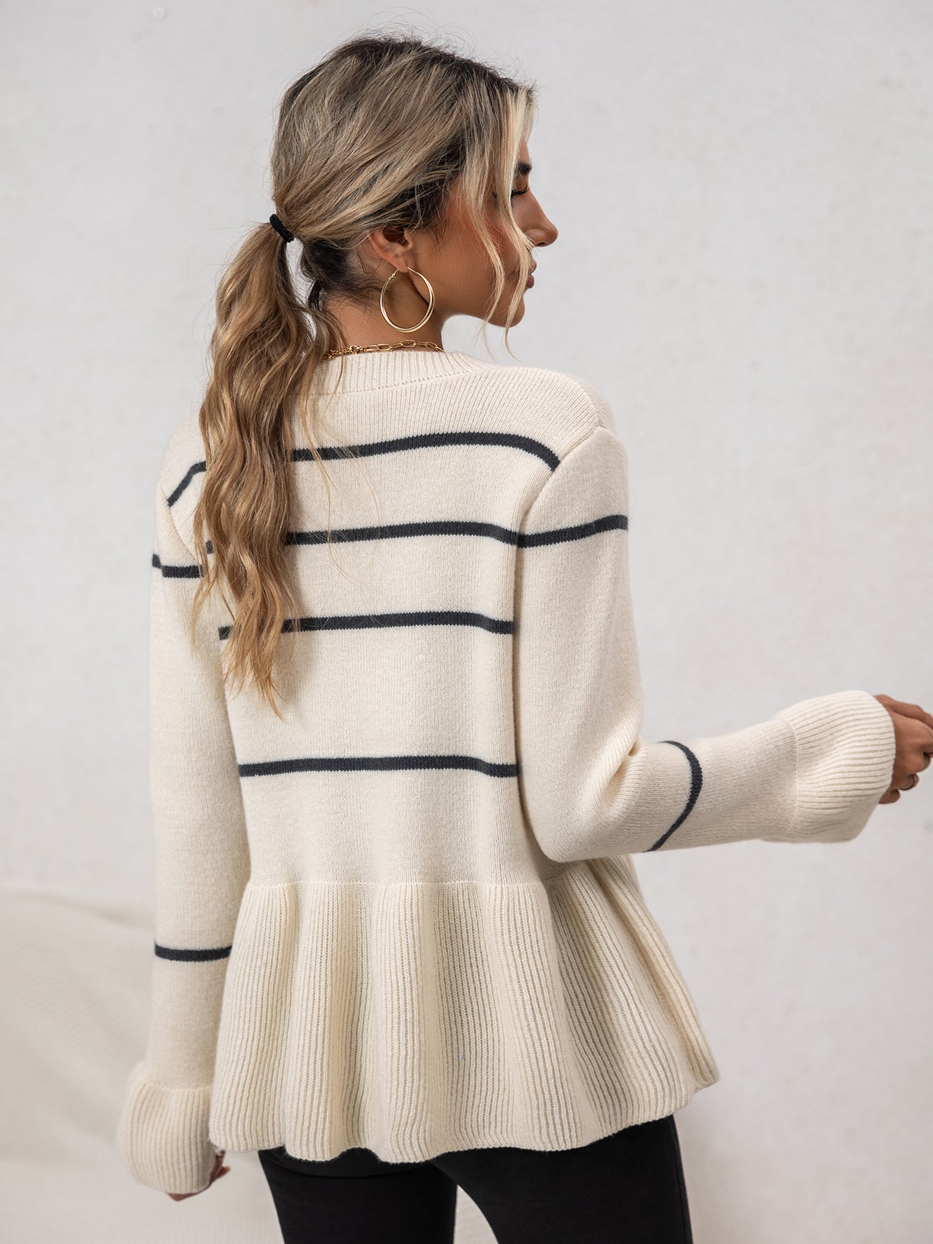 WW | Damen Gestreifter Strick-Cardigan mit V-Ausschnitt und Knopfverschluss