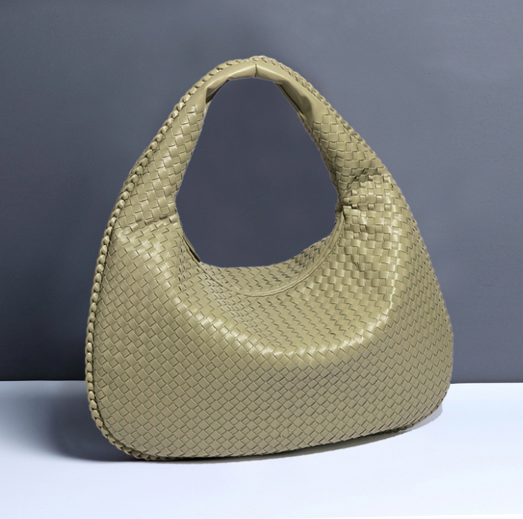 Elegant spacious bag