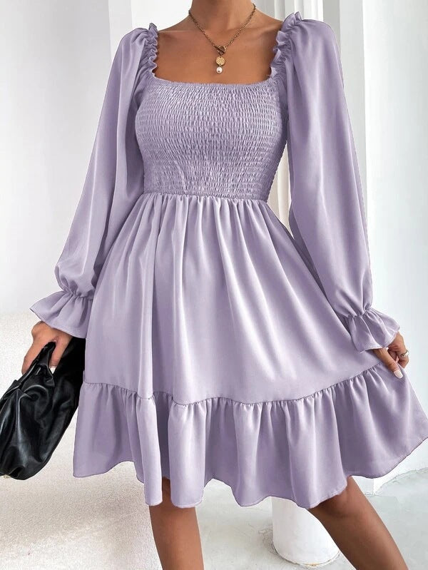 Damen eingearbeitetes Minikleid mit voluminösen Rüschenärmeln und Square-Neck WW
