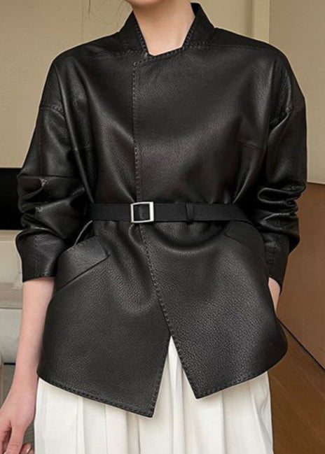 WW | Gürtelte Kunstlederjacke – Minimalistisches Wickeldesign