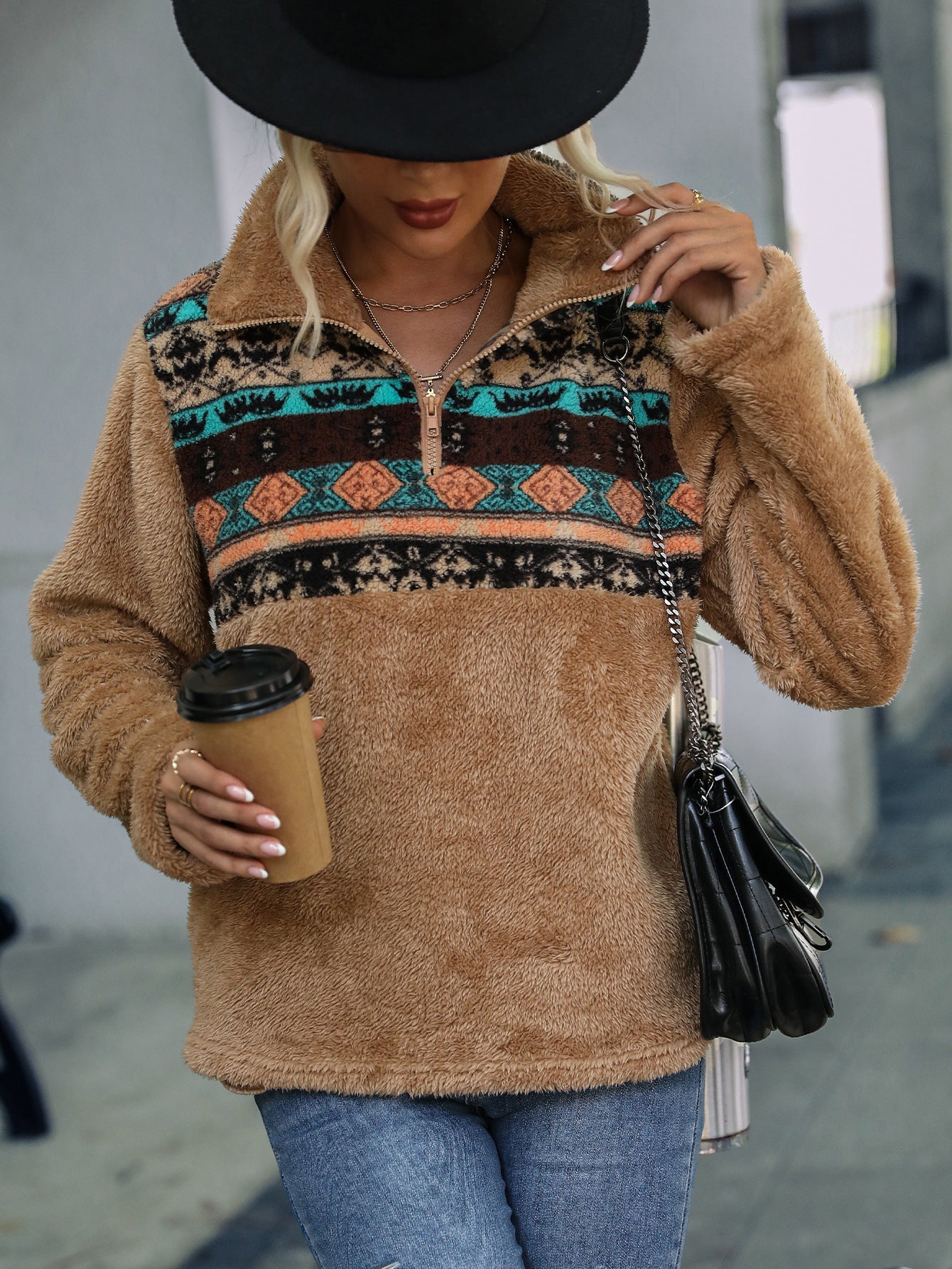 Damen Fleece-Pullover mit dekorativem Reißverschluss und modernem Muster WW