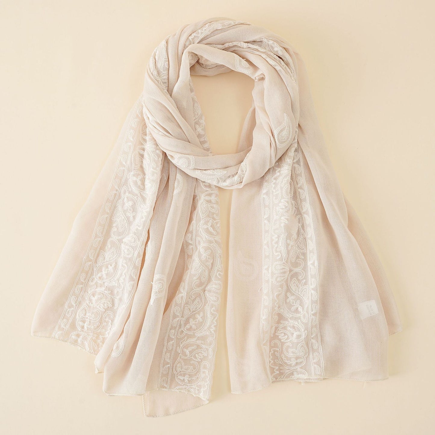 Elegant women's scarf made of high-quality chiffon with delicate embroidery WW