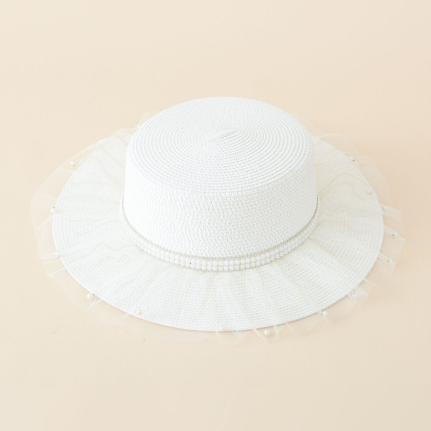Damen eleganter Sonnenhut mit feinem Tüllbesatz und stilvoller Perlenverzierung WW