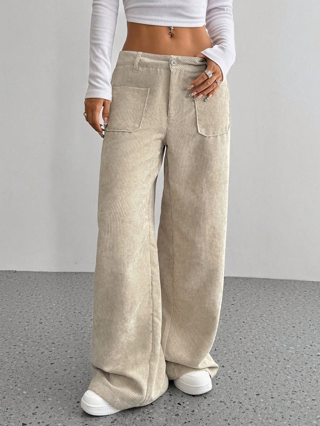 Women's wide-cut corduroy trousers with practical pockets WW