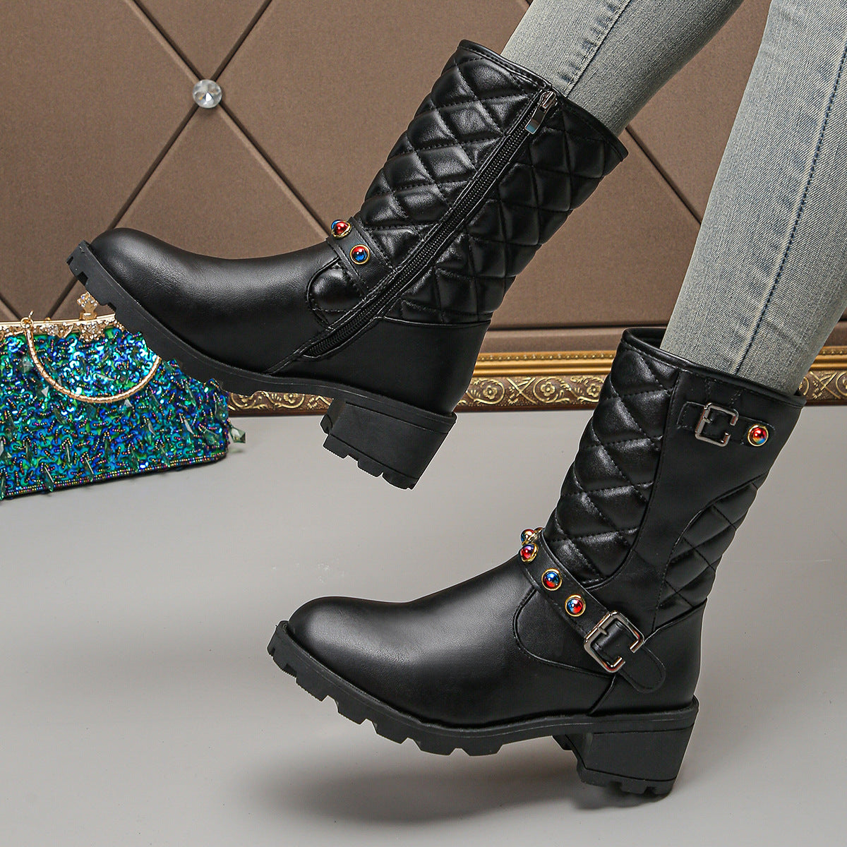 Damen modische Stiefeletten mit dekorativen Schmuckdetails und robustem Profil WW