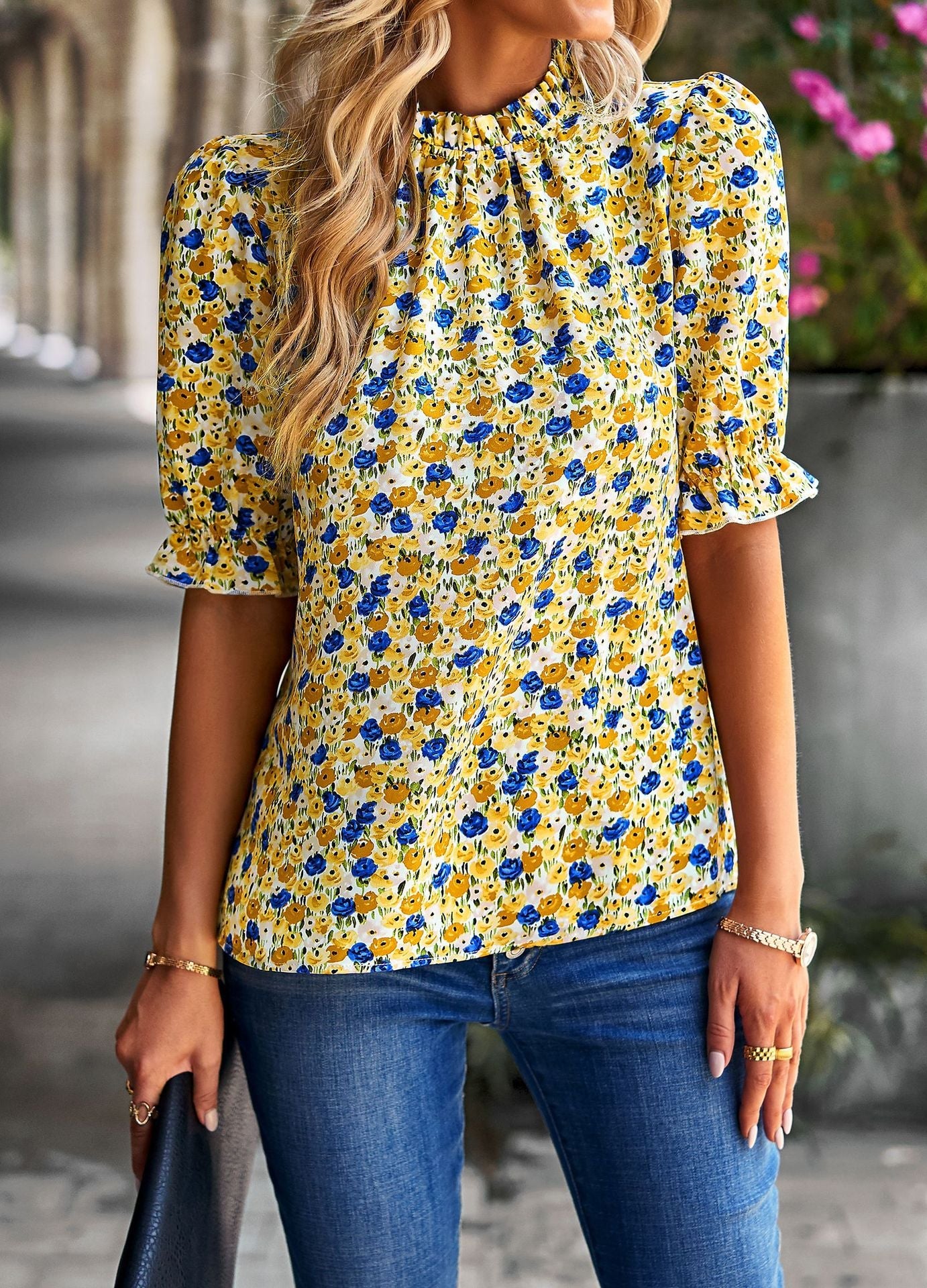 Women's blouse with playful floral design and puff sleeves WW