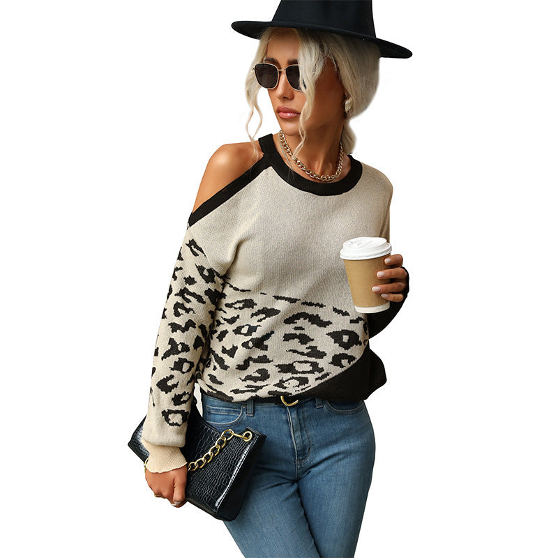 Women's knitted jumper with a playful leopard print and a relaxed fit WW