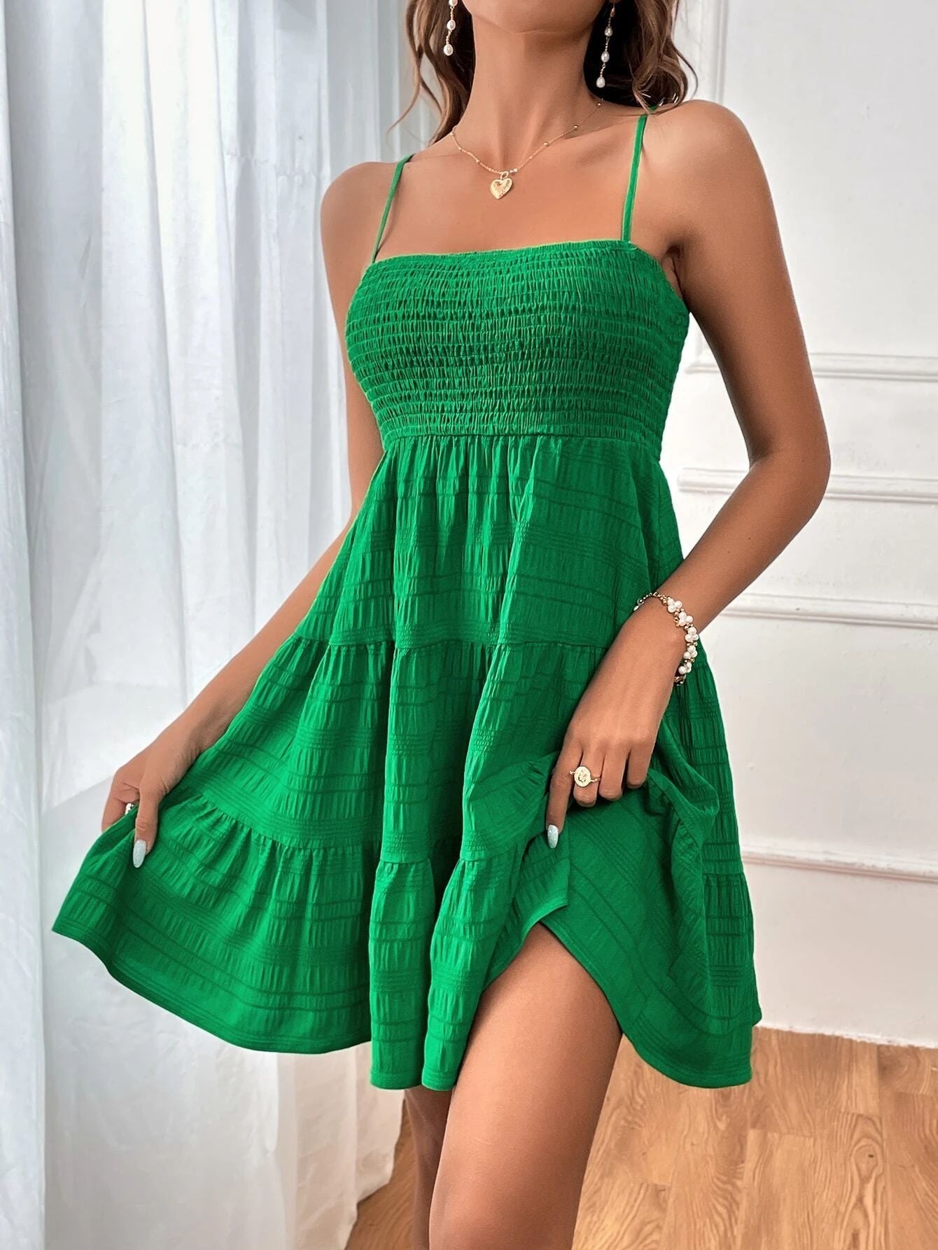 Damen Freizeitkleid mit schmalen Trägern und Rüschendetails WW