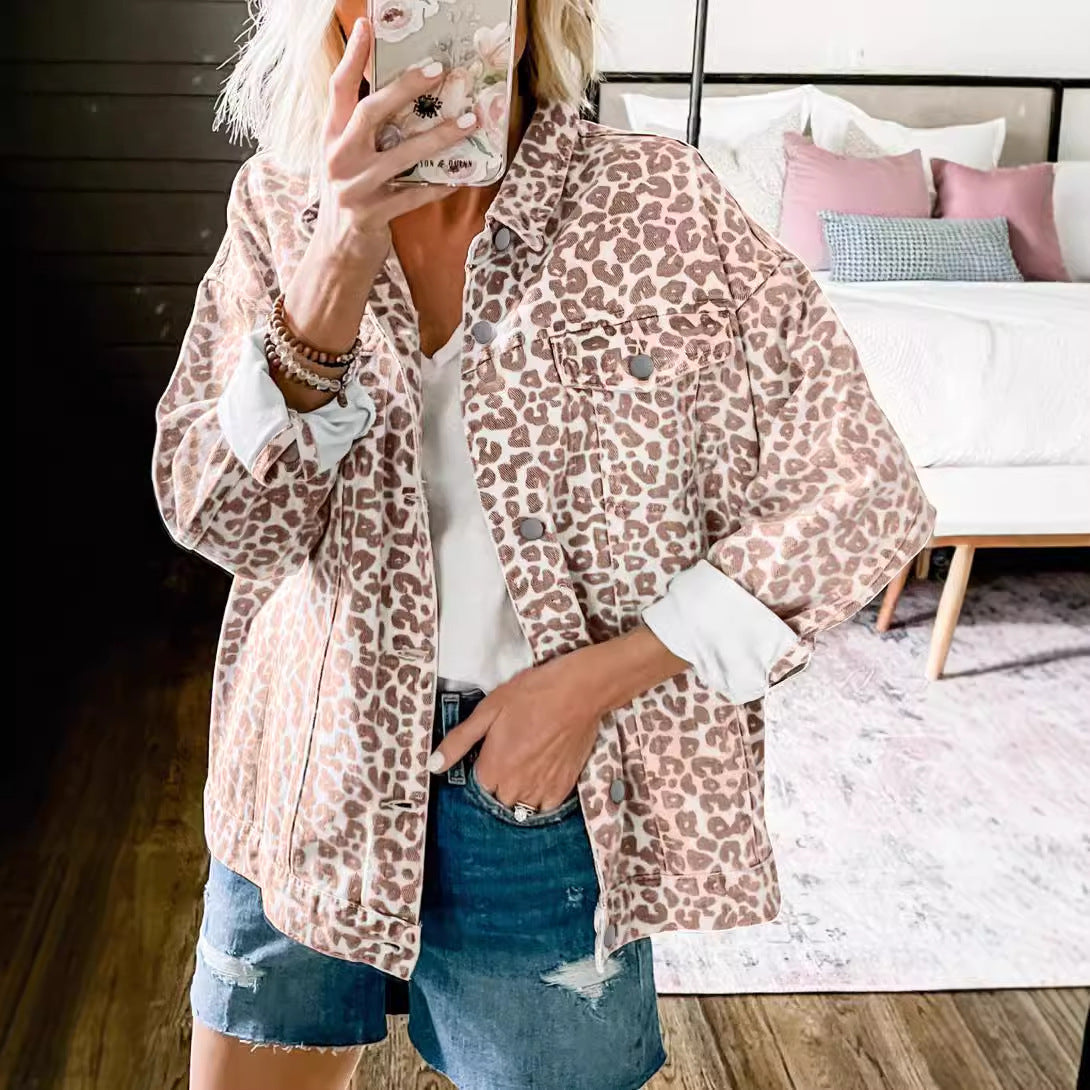 Damen Jeansjacke im angesagten Leo-Design mit lässigem Schnitt und modischen Details WW