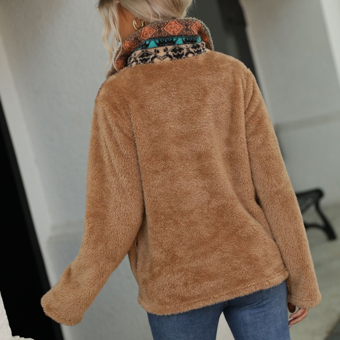 Damen Fleece-Pullover mit dekorativem Reißverschluss und modernem Muster WW