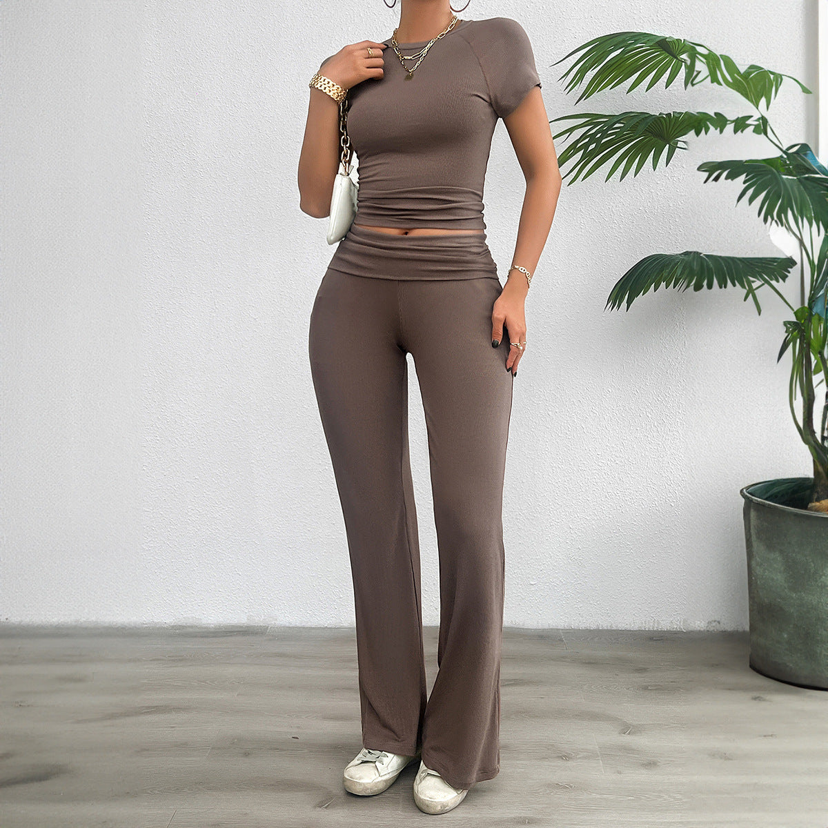Damen Freizeit-Loungewear-Set mit cropped Oberteil und weiter Hose WW