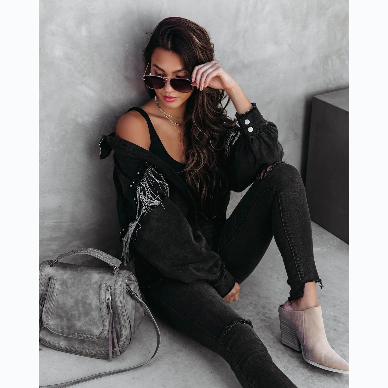 WW | Schwarze Denim-Jacke mit Fransen - Kühn & Trendy - Knopfleiste - Lässiger Street Style