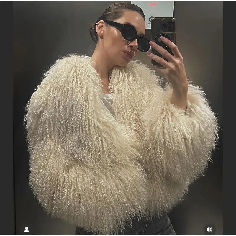 Damen Kuschelige Kunstfelljacke mit hohem Kragen und eleganten Details WW