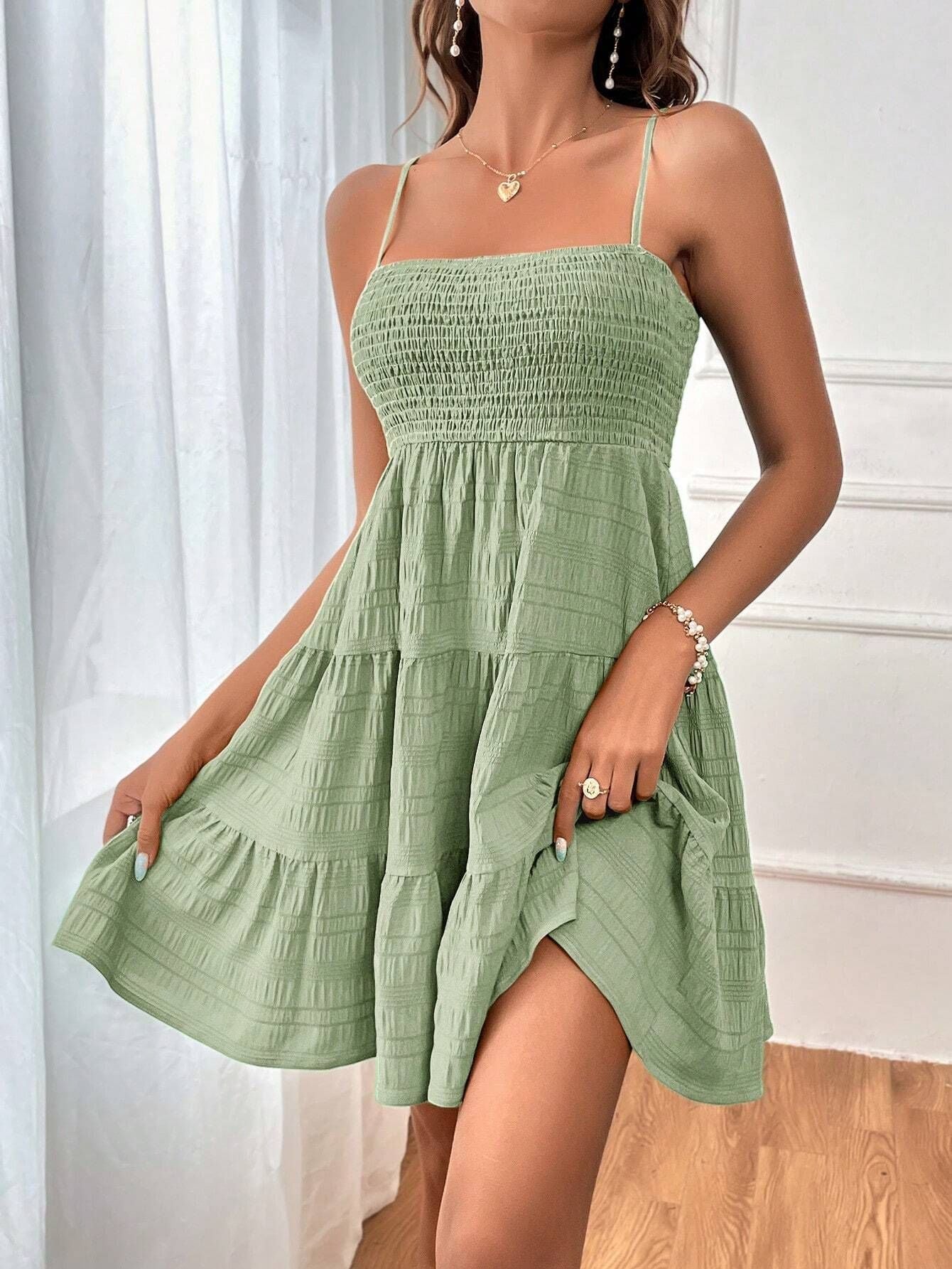 Damen Freizeitkleid mit schmalen Trägern und Rüschendetails WW