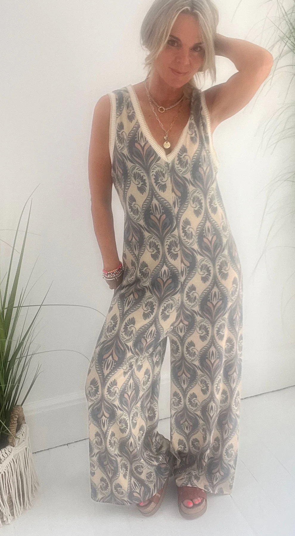 Women's Jumpsuit with Wide Leg and Elegant Leaf Pattern WW