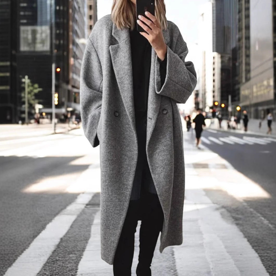 Women's Oversized Wool Coat with Elegant Cut and Practical Pockets