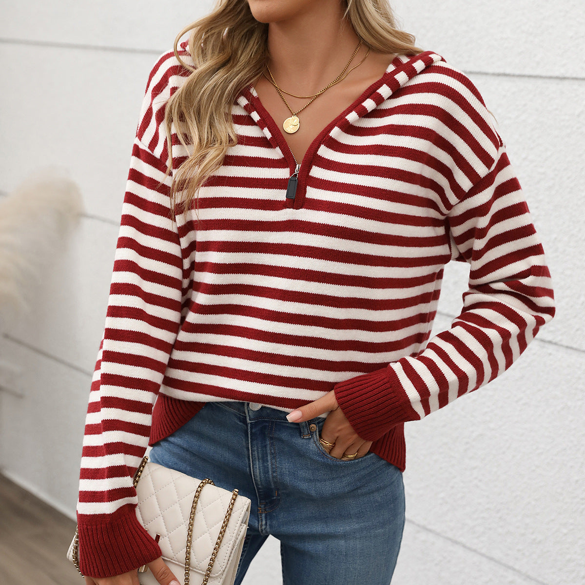 Women's cozy knitted sweater with fashionable zipper and striped pattern WW
