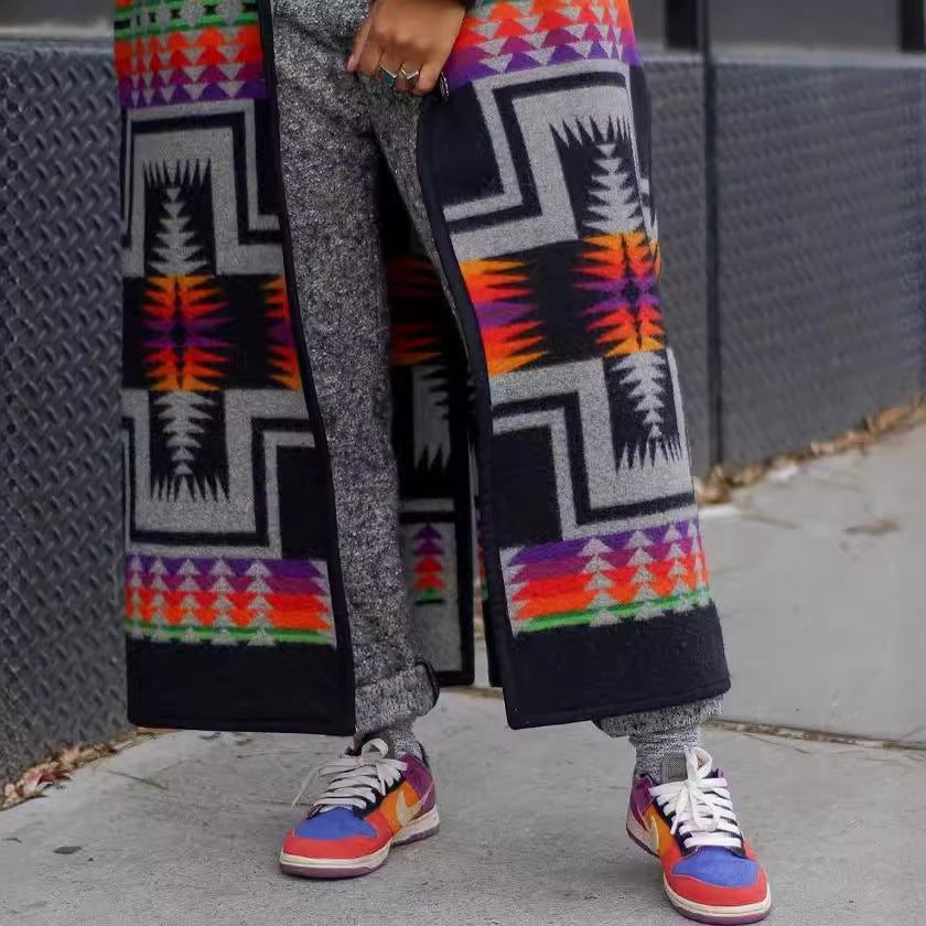 Damen Lange Strickjacke im bunten Ethno-Design und modernem Schnitt WW