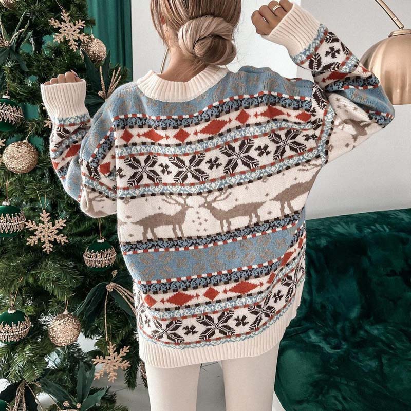 WW | Christmas Sweater with Festive Design