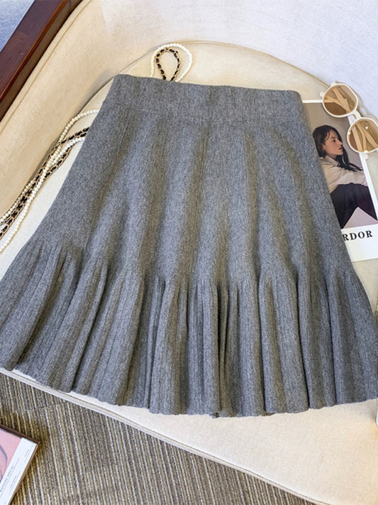 Women's pleated skirt with elegant bell shape WW