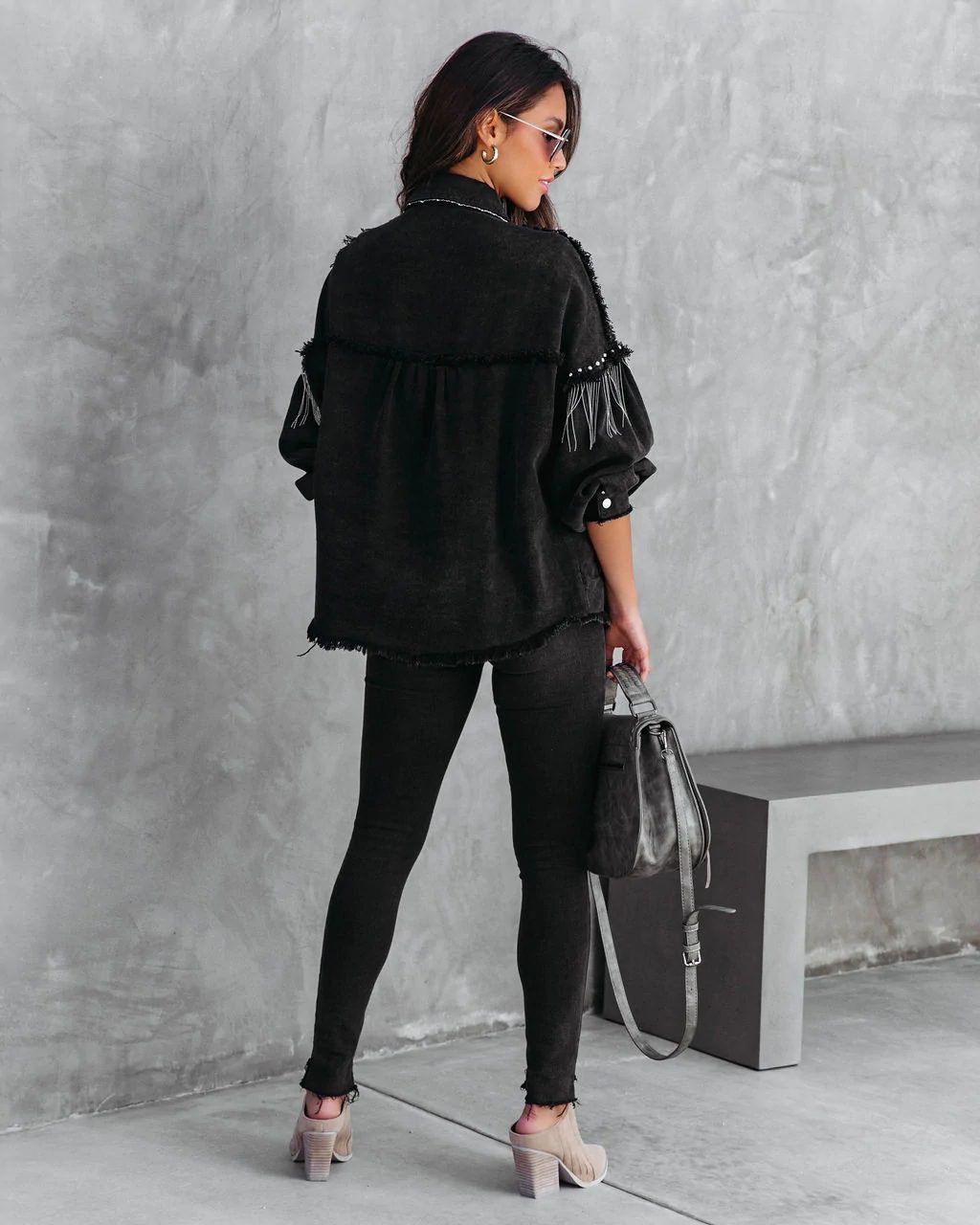 WW | Schwarze Denim-Jacke mit Fransen - Kühn & Trendy - Knopfleiste - Lässiger Street Style