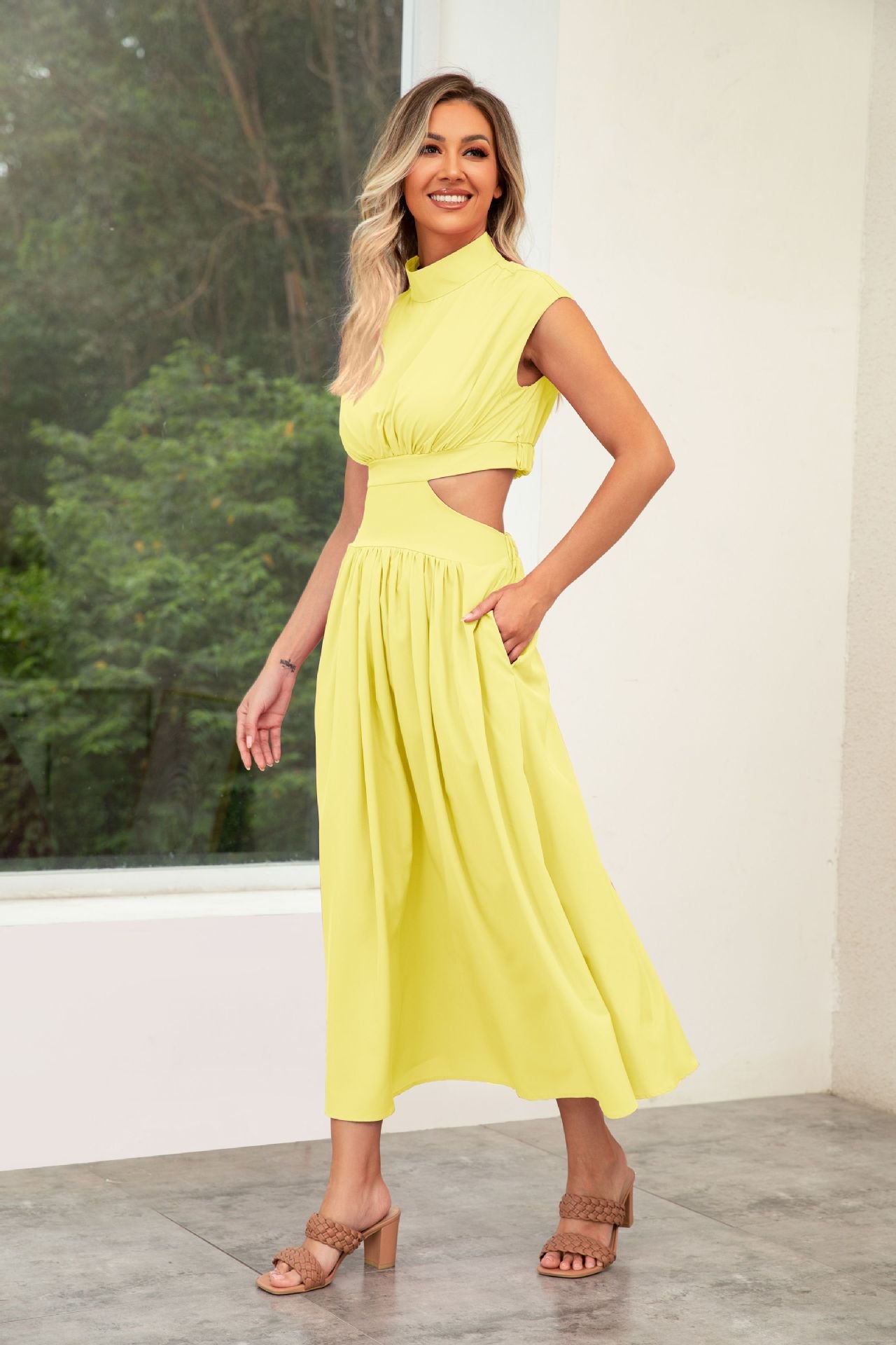 Damen Cut-Out Sommerkleid mit hohem Kragen WW