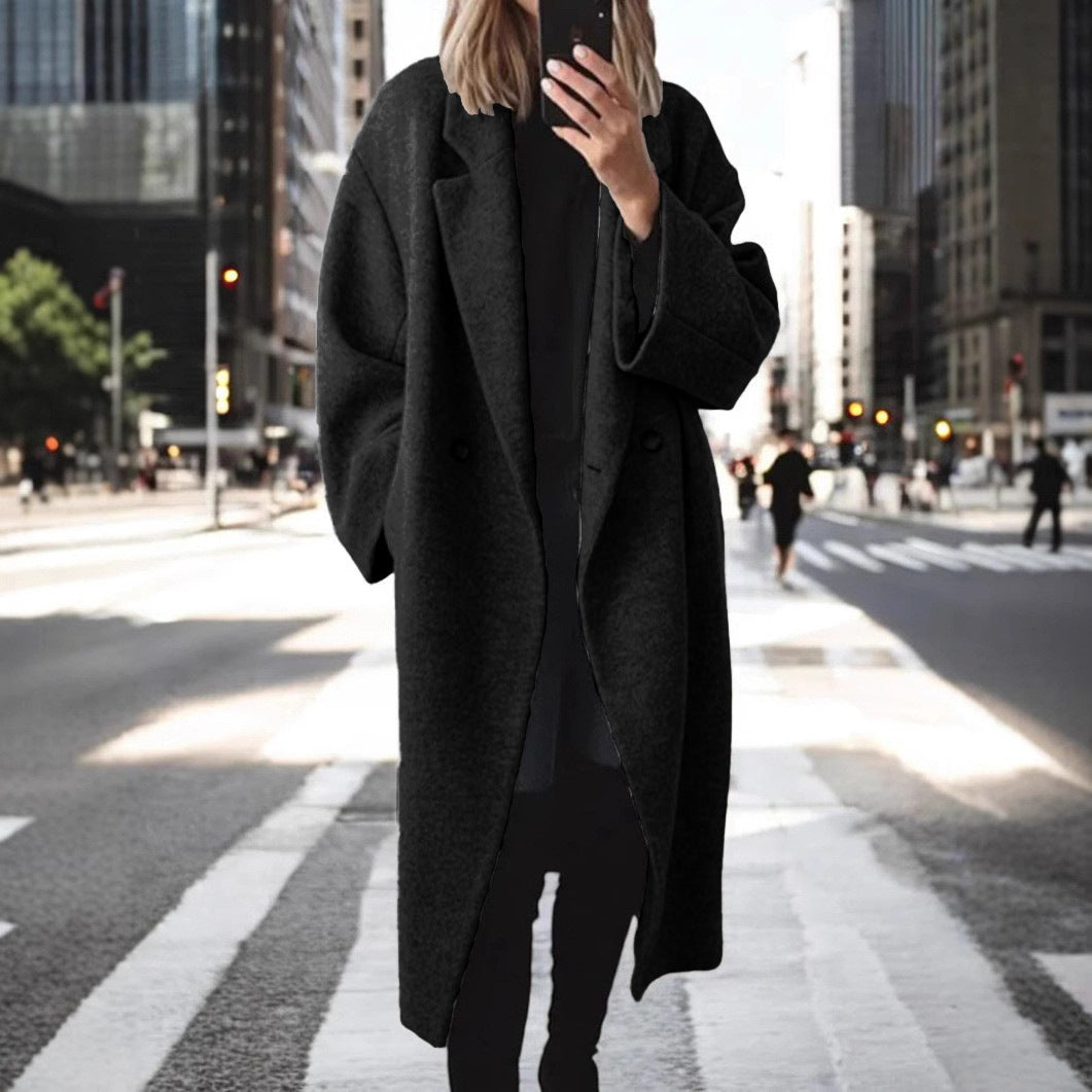 Women's Oversized Wool Coat with Elegant Cut and Practical Pockets