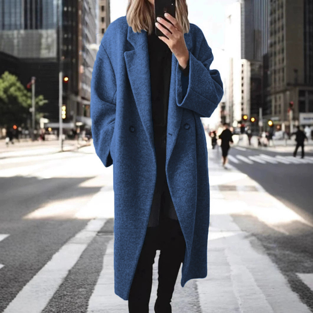 Women's Oversized Wool Coat with Elegant Cut and Practical Pockets