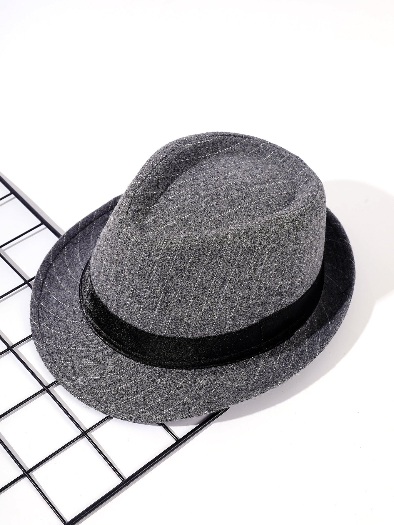 Damen eleganter Fedora-Hut mit gestreiftem Design und modischem Samtband WW