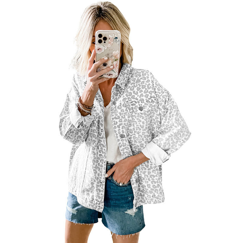 Damen Jeansjacke im angesagten Leo-Design mit lässigem Schnitt und modischen Details WW