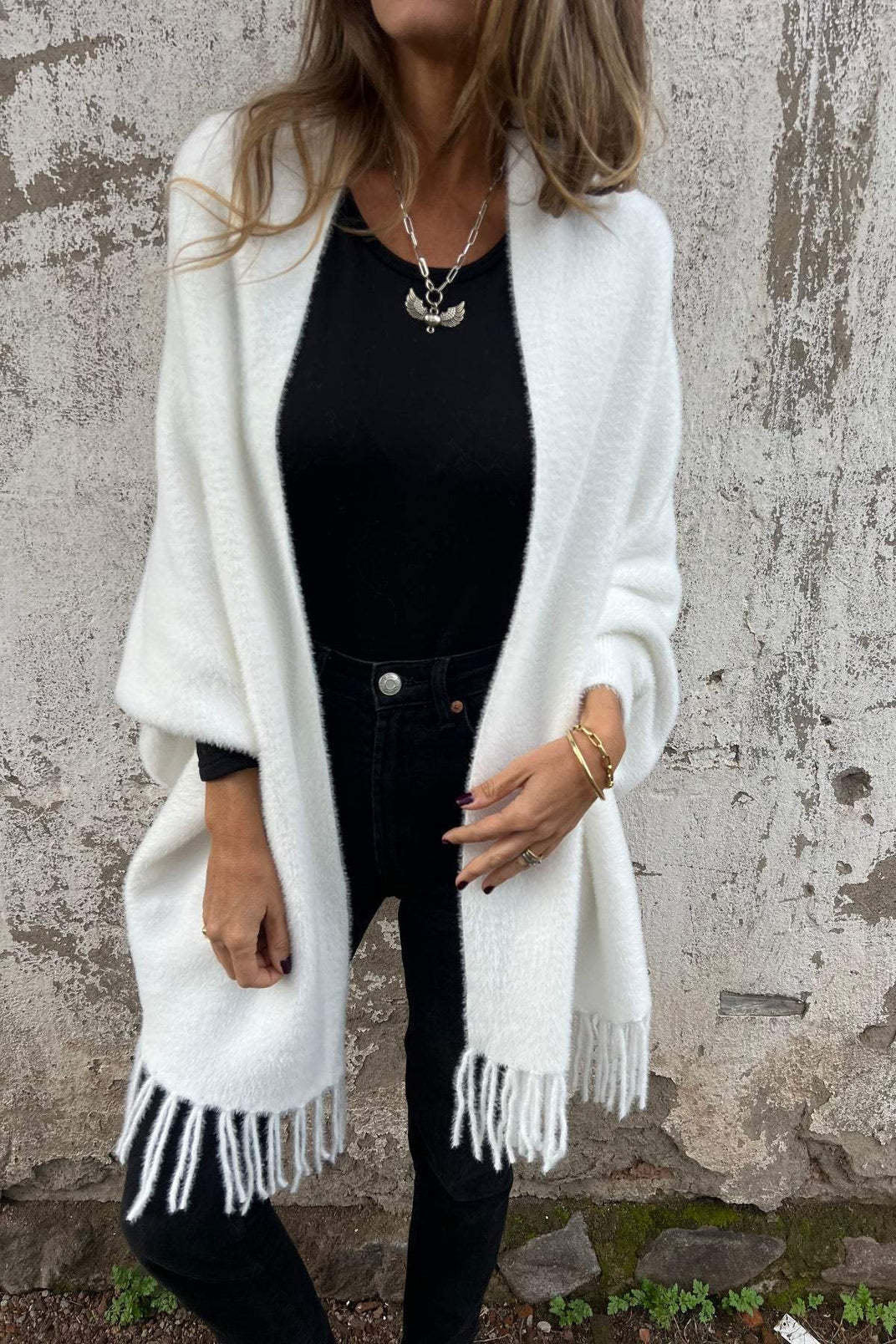 WW Knitted Plush Tassel Scarf