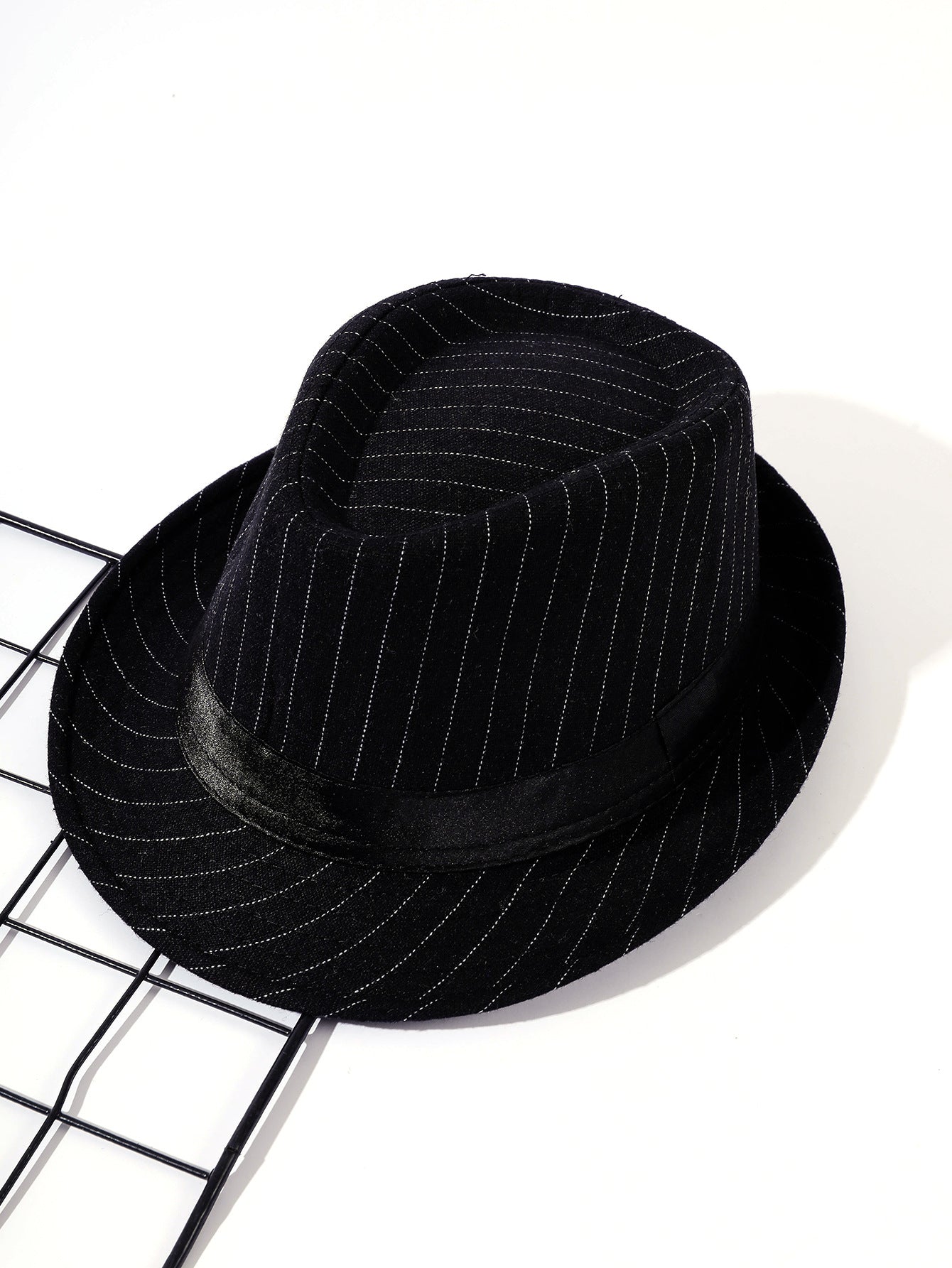 Damen eleganter Fedora-Hut mit gestreiftem Design und modischem Samtband WW