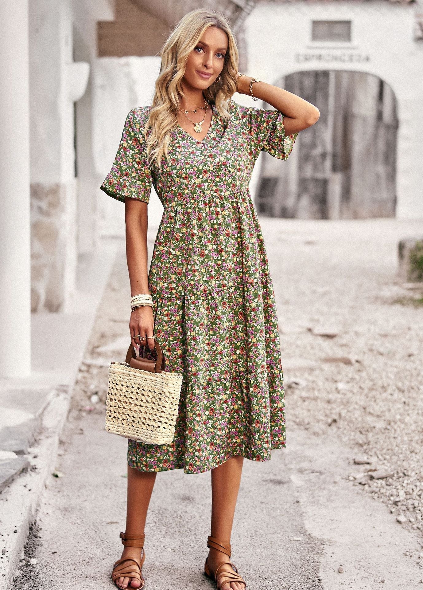Damen Midi-Kleid mit floralem Muster und verspieltem V-Ausschnitt WW