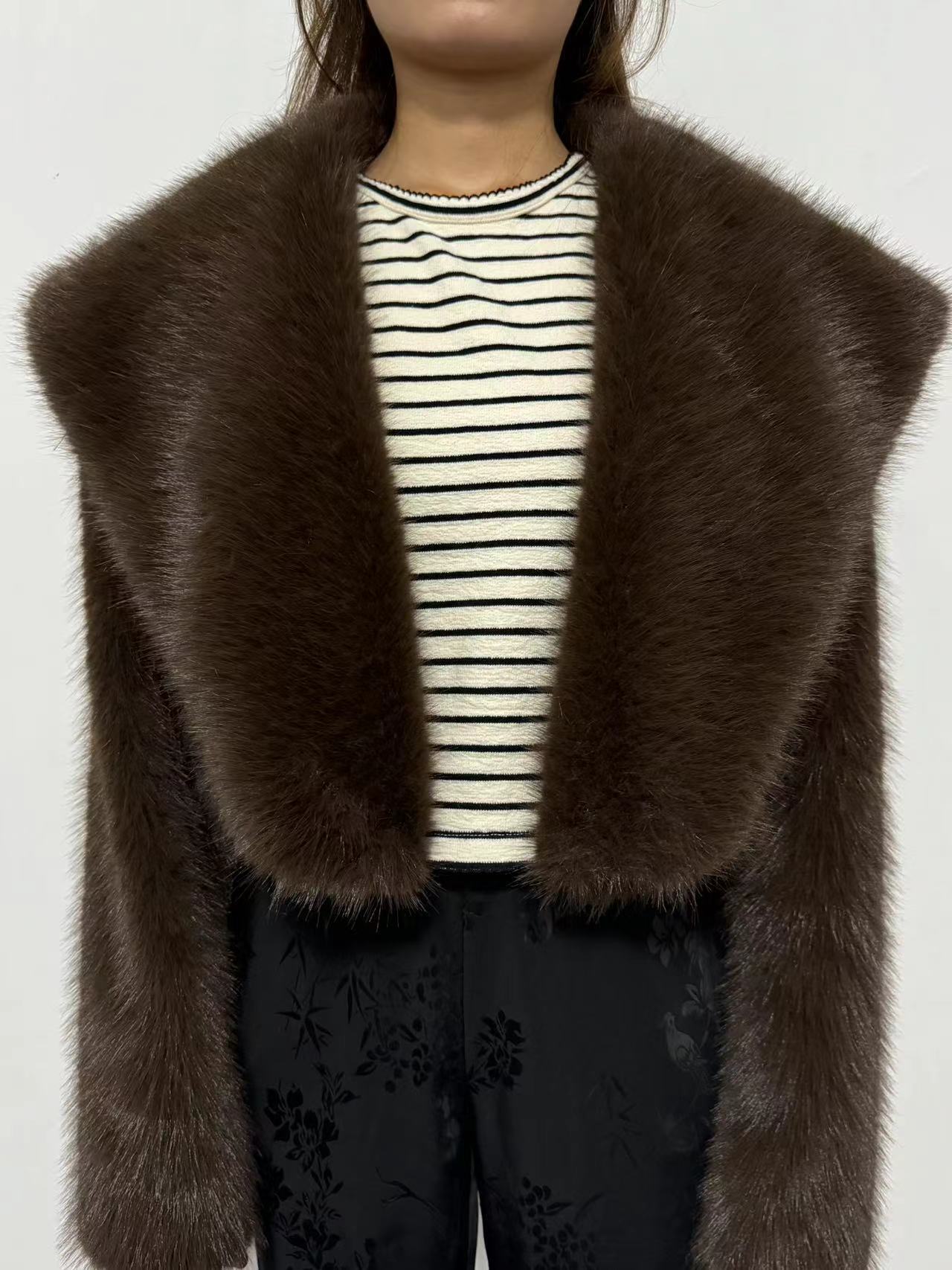 WW | Kunstpelzjacke - Glamouröse Abendoberbekleidung - Polyester-Mischung - Schicke Winterbekleidung