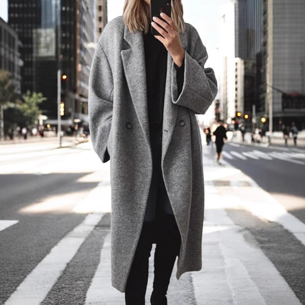Women's Oversized Wool Coat with Elegant Cut and Practical Pockets