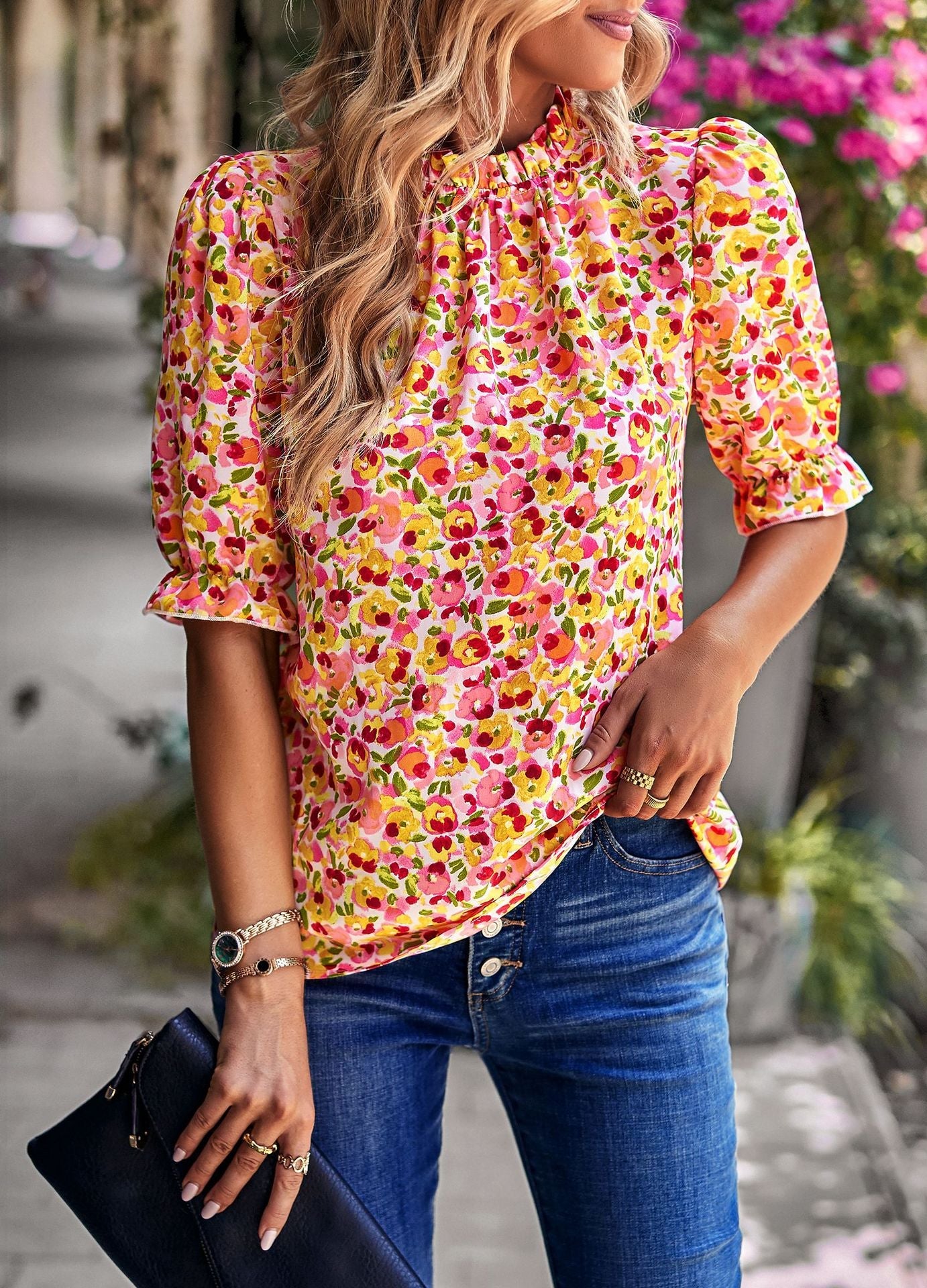 Women's blouse with playful floral design and puff sleeves WW
